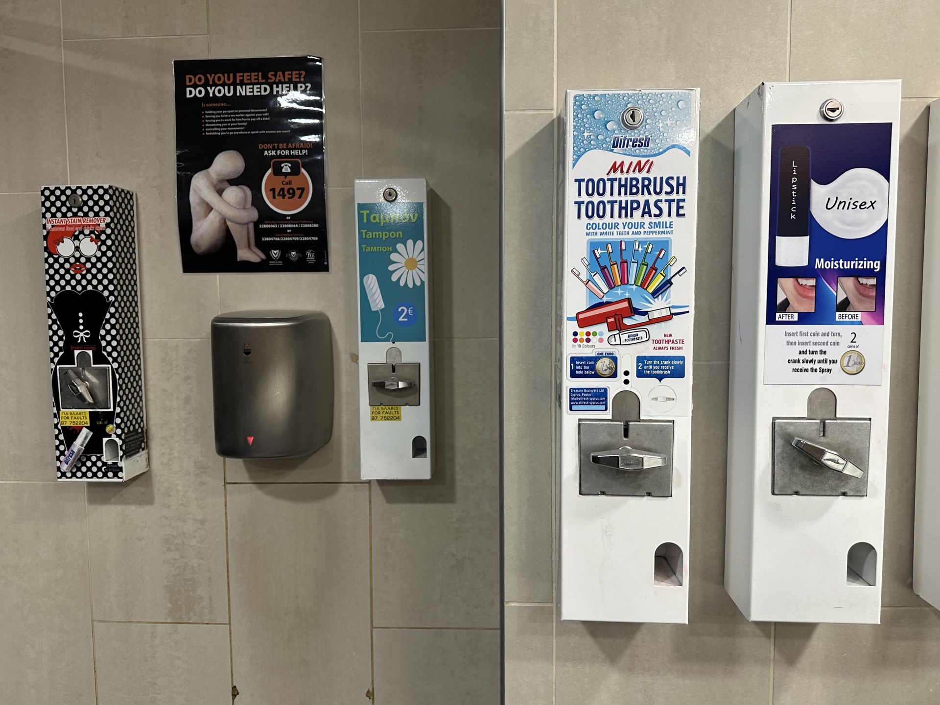 Takie automaty przydałyby się we wszystkich publicznych toaletac