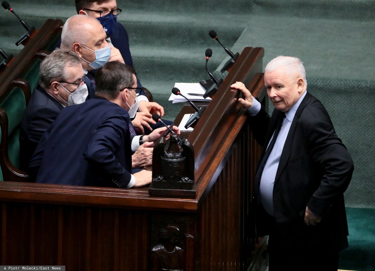 PiS bez większości. Dziwne tłumaczenia rzeczniczki