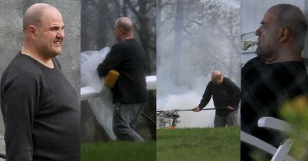 Tak wyglądało "ognisko" w wykonaniu Cezarego Żaka: znoszenie śmieci, rozniecanie ognia i relaks na werandzie (ZDJĘCIA)