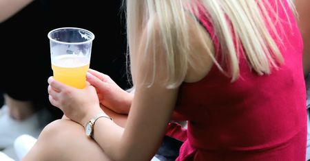Test na ukryty alkoholizm. Dwa razy "tak" wskazuje na problem
