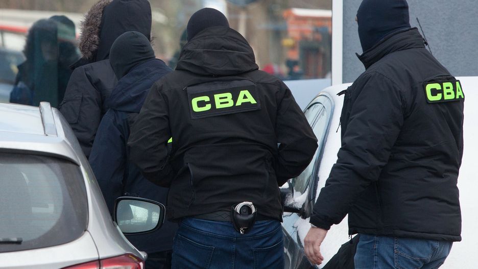 Zatrzymanie Bart?omieja M.
28.01.2019 Warszawa CBA zatrzymalo Bartlomieja M n/z Bartlomiej M ( w kapturze )  fot. Stefan Maszewski/REPORTER
Stefan Maszewski/REPORTER