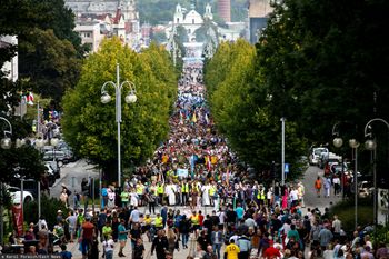 Spór z Episkopatem trwa od czasów PRL. Częstochowa zasypie przejście