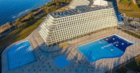 "Kontrowersyjne ceny". Niemcy piszą o hotelu Gołębiewskim w Pobierowie