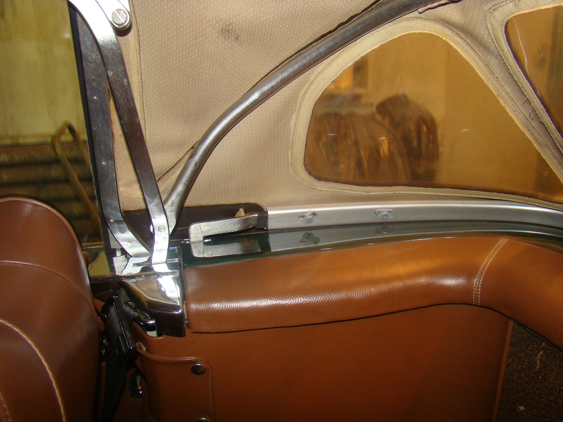 Mercedes 450 SL (R107) - demontaż składanego dachu 5