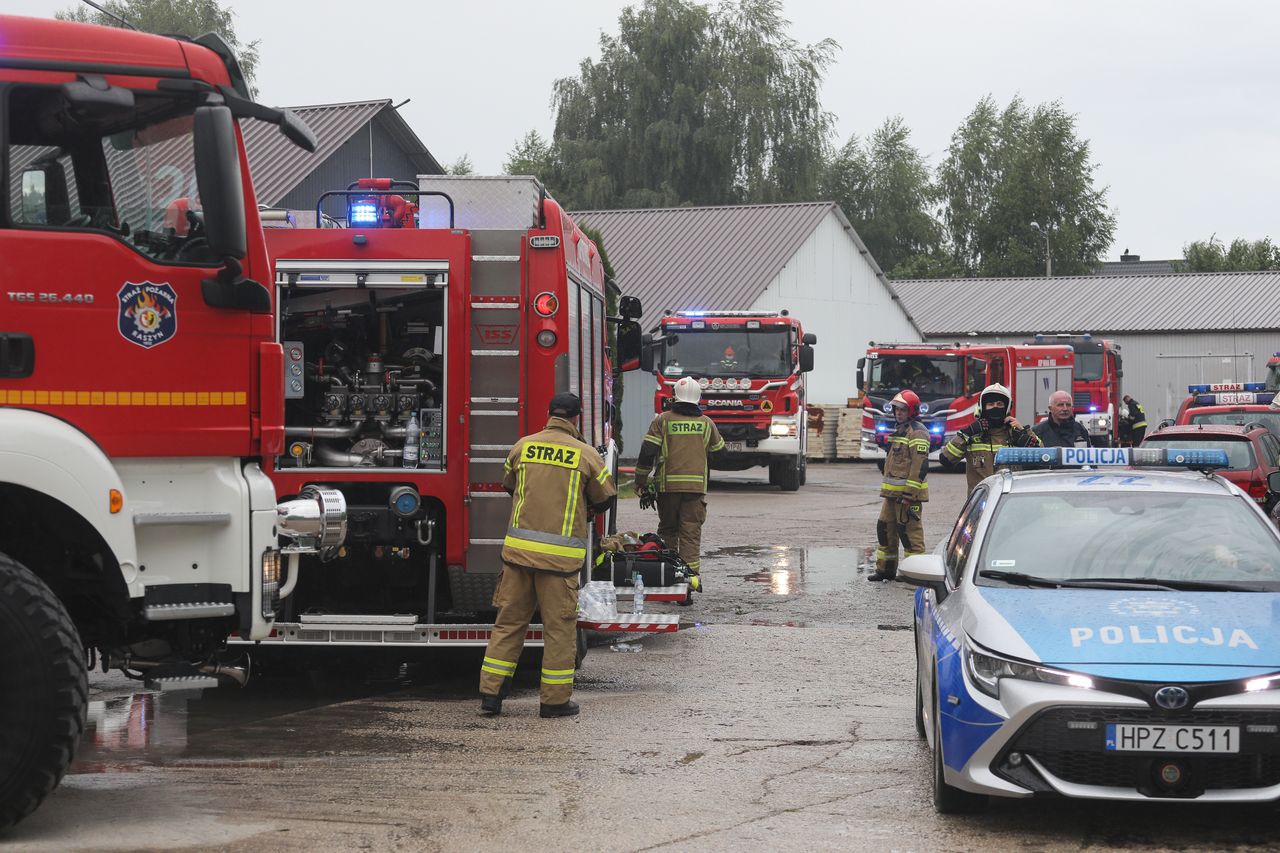 Na miejscu pracowało niemal stu strażaków.