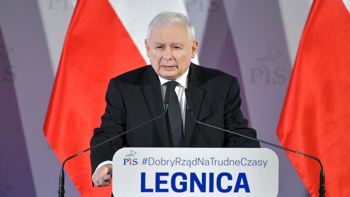 Jarosław Kaczyński podczas wizyty w Legnicy odniósł się do kwestii wypłat emerytur stażowych w 2023 r.