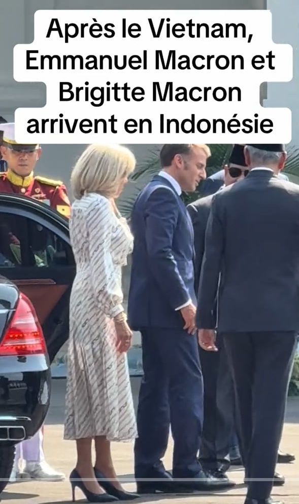 Emmanuel i Brigitte Macronowie w Dżakarcie