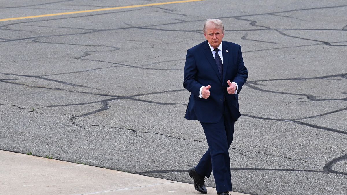 MORRISTOWN, NEW JERSEY - MAY 22: U.S. President Donald Trump gestures toward members of the media as he walks to board Air Force One at Morristown Airport after delivering remarks at SUNY Rockland Community College on May 22, 2026 in Morristown, New Jersey. Trump traveled to the Hudson Valley to help bolster the campaign of Rep. Mike Lawler (R-NY) as he seeks reelection in what is expected to be one of the nation’s most closely watched House races this November. (Photo by Roberto Schmidt/Getty Images)