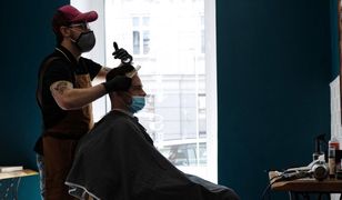 Salony fryzjerskie znowu otwarte, ale jest drożej. "Fryzjerzy nie zarabiają na podwyżkach"