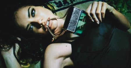 Adriana Lima twarzą perfum Marc Jacobs Decadence