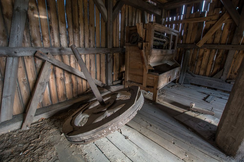 Zapomniany skarb Mazowsza: opuszczony skansen w Petrykozach 5