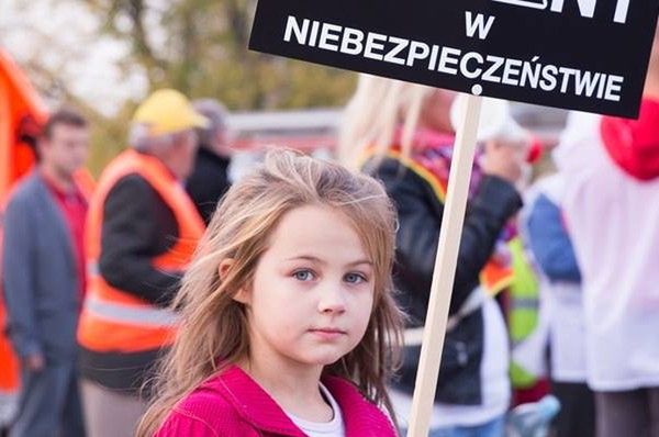 "Nie damy się zabić"! Mieszkańcy Radiowa walczą z górą śmieci