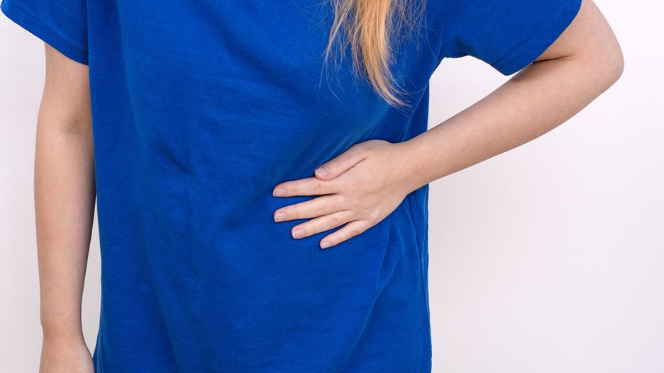 Przetoka odbytniczo-pochwowa objawia się m.in. problemami z kontrolą gazów lub kału