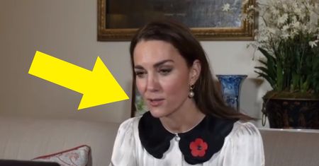 Nie było miejsca na przypadek. Kate miała za plecami wymowne zdjęcia