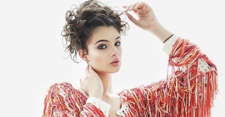 Nietrudno zgadnąć, czyją jest córką. Deva Bellucci wygląda zupełnie jak sławna mama
