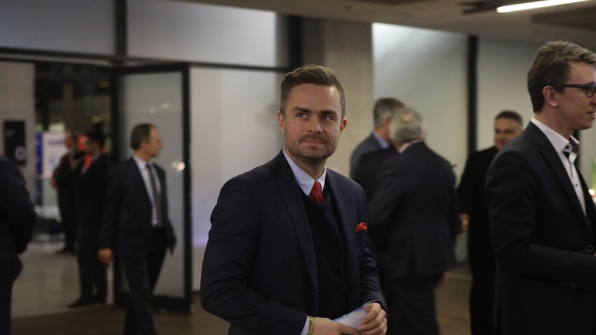 Adam Hofman jest jednym z bohaterów taśm, które w niedzielę wieczorem opublikował mecenas Roman Giertych