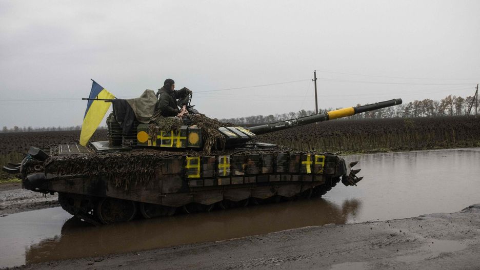 Ukrai?ska armia w obwodzie charkowskim
A Ukrainian serviceman stands on a tank near Borivske, Kharkiv region on October 23, 2022. (Photo by Yevhen TITOV / AFP)
YEVHEN TITOV