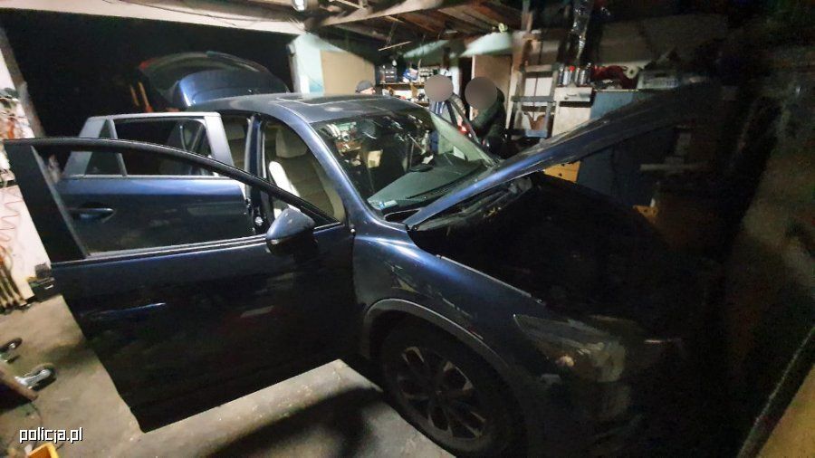 W związku ze sprawą zatrzymano 55-letniego właściciela posesji.