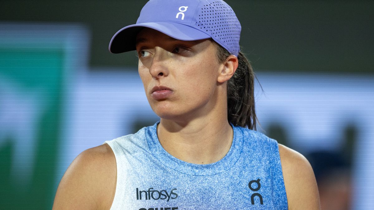 PARIS, FRANCE - JUNE 5:  Iga Swiatek of Poland during her match against Aryna Sabalenka in the semi-final of the Women's singles competition on Court Philippe-Chatrier during the 2025 French Open Tennis Tournament at Roland Garros on June 5th, 2025, in Paris, France. (Photo by Tim Clayton/Getty Images)