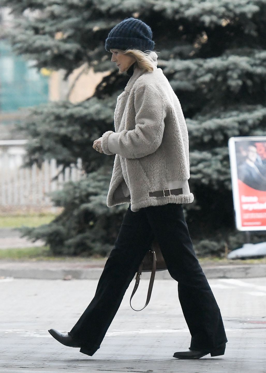 Grażyna Torbicka na stacji benzynowej