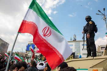 Iran grozi USA ofensywą. "Zaostrzy działania"