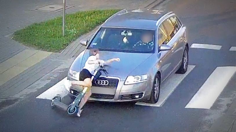 Kobieta potrąciła na przejściu idącą z hulajnogą nastolatkę i odjechała