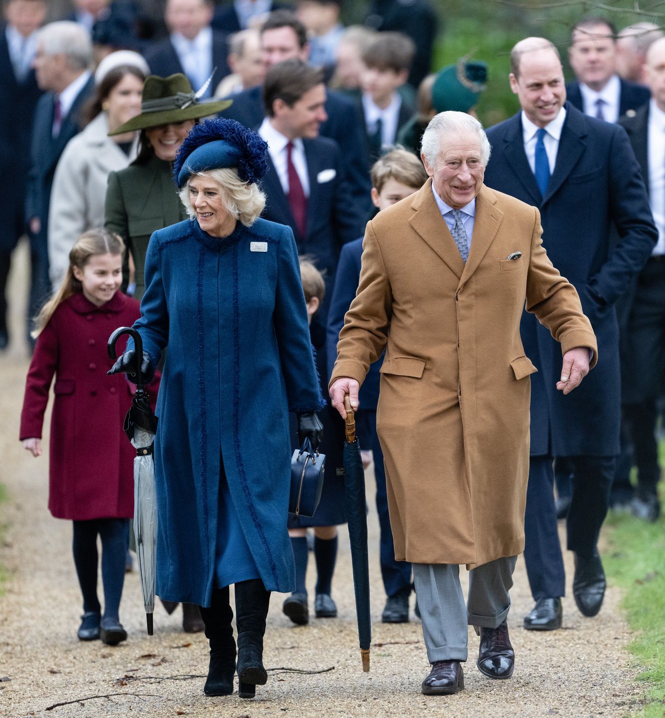 Kate Middleton i książę William z dziećmi podczas świątecznego