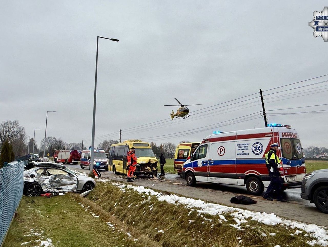 Mysłowice: Wypadek na ul. 3 Maja. Ciężko rannego kierowcę zabrał śmigłowiec LPR