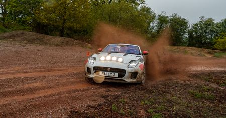 Rajdowy Jaguar F-Type, czyli sztuka taplania się w błocie