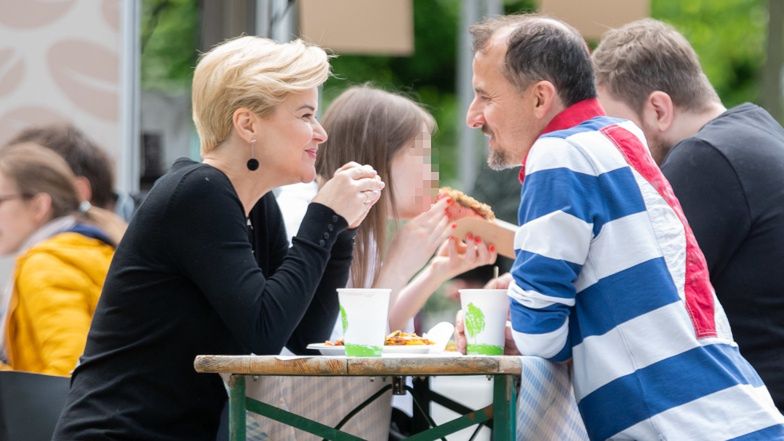 Monika Zamachowska na straganie z Konradem Wojterkowskim