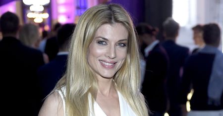 Izabella Łukomska-Pyżalska wygina się na polu. Co za forma!