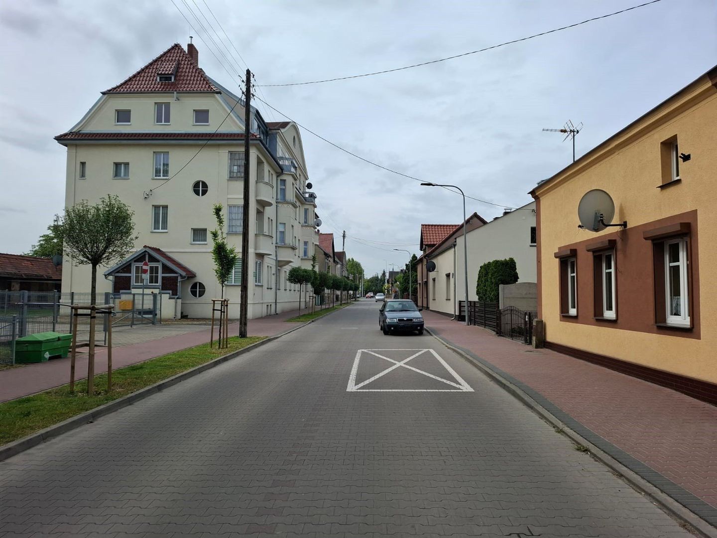 Do kolizji doszło 14 września 2023 roku przy ulicy Nowy Świat. Zdaniem policji, doprowadziła do niej pani Maria. Kobieta nie zgadza się z funkcjonariuszami
