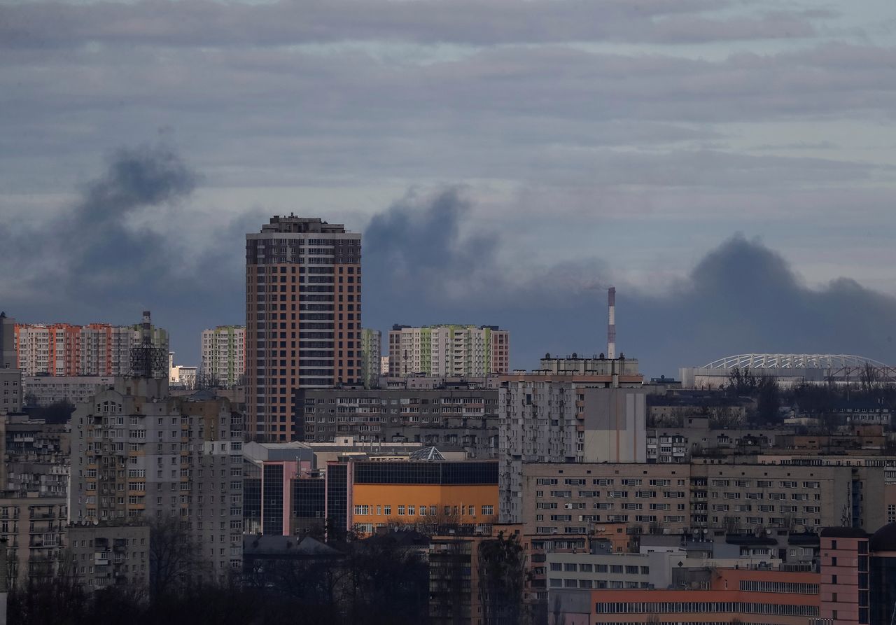 Dym po ataku rakietowym w Kijowie.