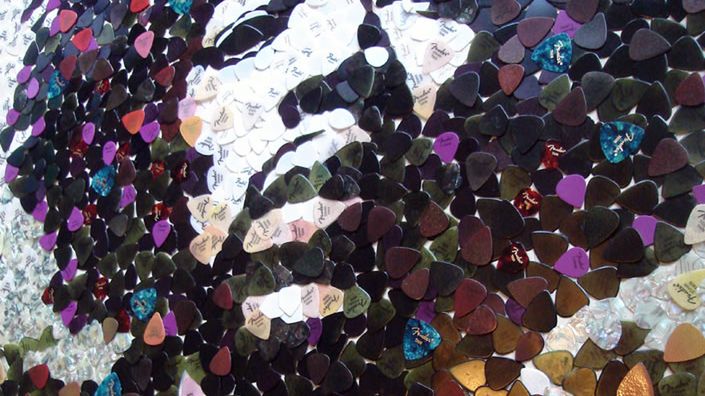 Z czego można zrobić portret słynnego gitarzysty? 1