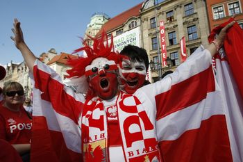 13 lat temu graliśmy z Czechami we Wrocławiu. Czescy kibice opanowali rynek, dworzec i stadion