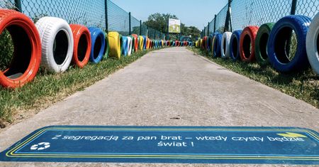 Z wysypiska na plac zabaw! W Suchym Lesie dzieci bawią się w duchu recyklingu