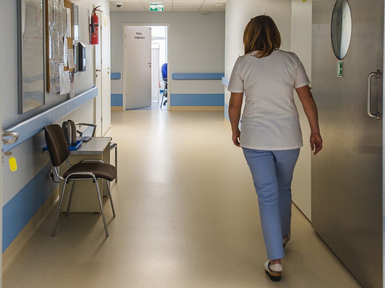 Pielęgniarka przeszła COVID-19. Teraz mówi o powikłaniach