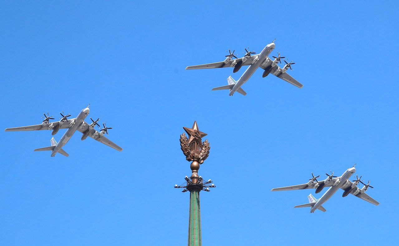 Bombowce Tu-95MS podczas parady zwycięstwa w Moskwie w 2020 roku.