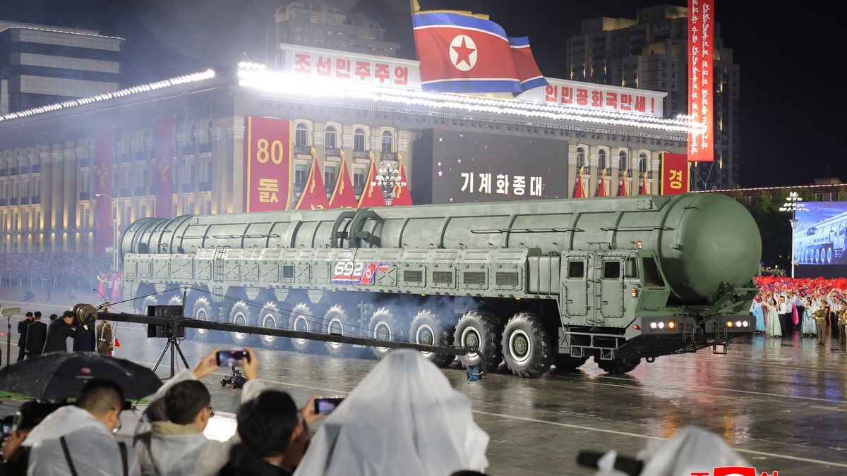 A photo released by the official Korean Central News Agency (KCNA) shows a new intercontinental ballistic missile (ICBM) during a military parade celebrating the 80th founding anniversary of the Workers' Party of Korea at the Kim Il Sung Square in Pyongyang, North Korea, 10 October 2025 (issued 11 October 2025). North Korea marks its 80th founding anniversary with a military parade attended by delegations from China, Russia and Vietnam. EPA/KCNA EDITORIAL USE ONLY Dostawca: PAP/EPA.