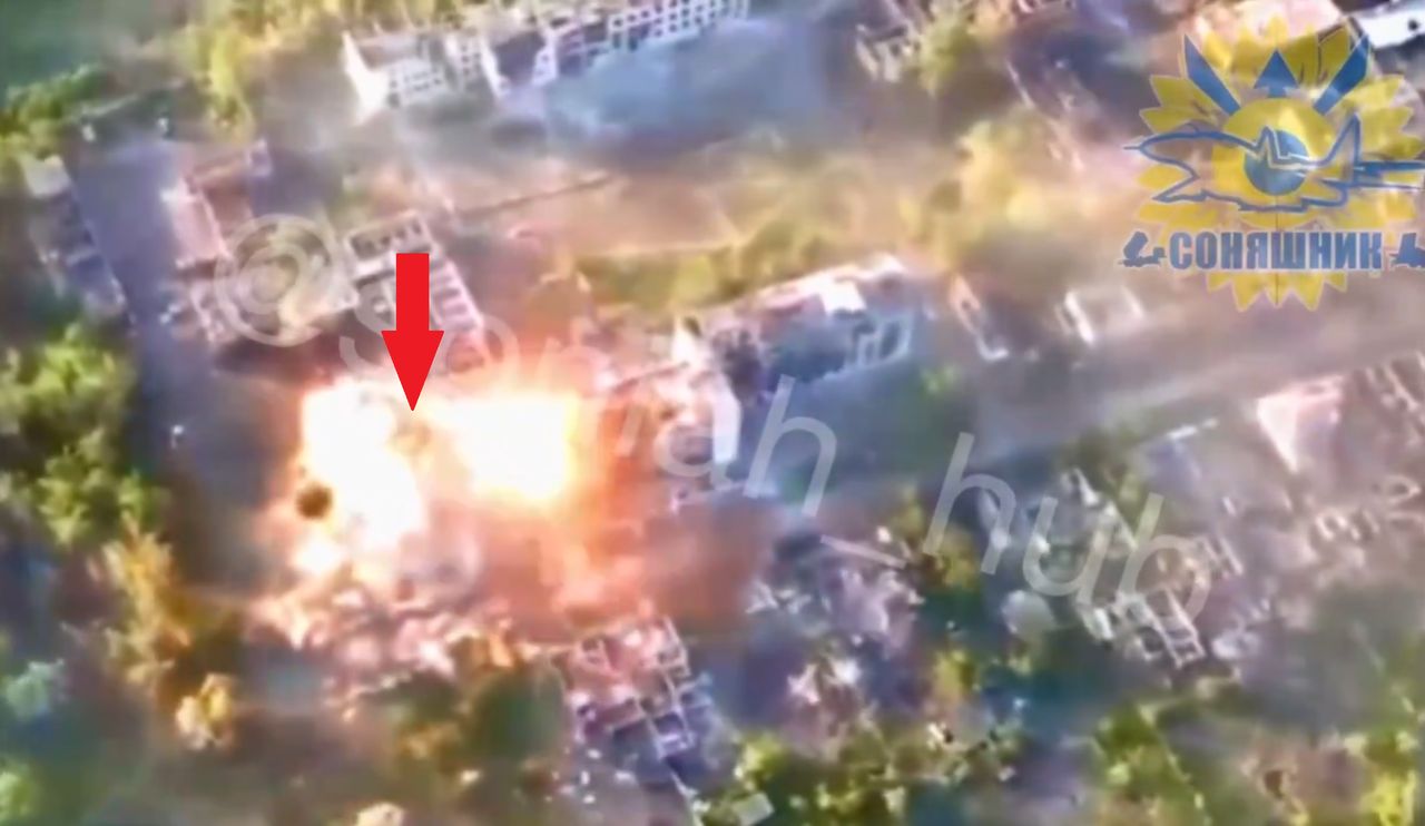 Ukrainian attack with a "bomb quad-pack" on Russian museum.