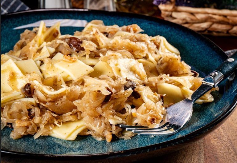 Świąteczne łazanki z kapustą i grzybami. Najłatwiejszy przepis