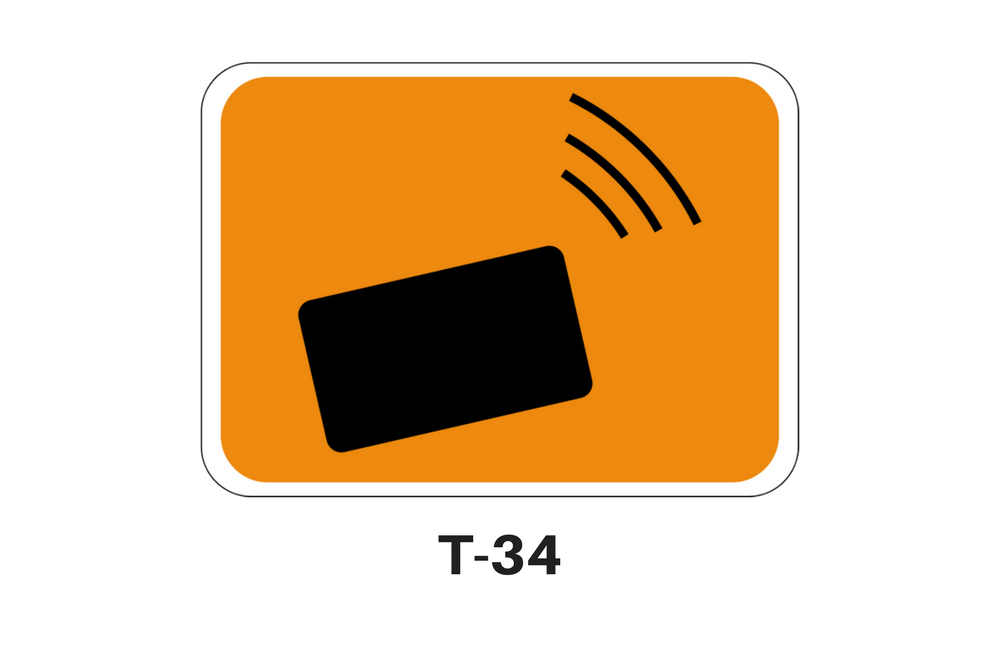 Tabliczki do znaków drogowych T-34 informują o elektronicznym poborze opłaty za przejazd drogą publiczną