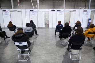 MZ: Dzienna liczba szczepień przeciw COVID-19: 128 455, nowych zakażeń: 7 156