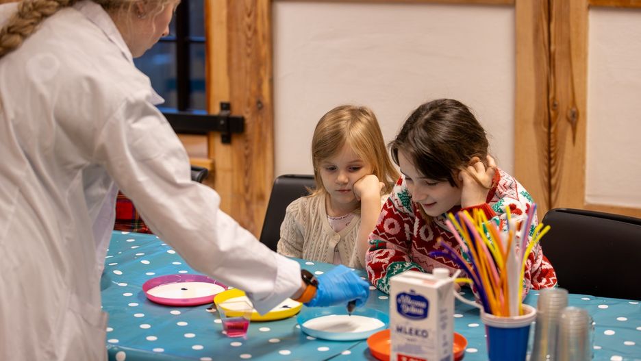 Zajęcia na III piętrze Spichrzu Mącznego prowadzili specjaliści z Centrum Edukacyjnego ROBOproject.