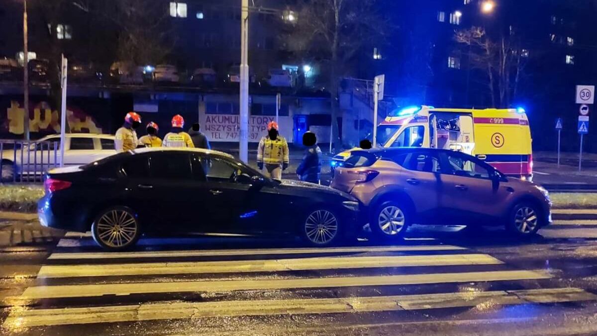 Kierowca BMW wjechał w tył renaulta na al. Andersa