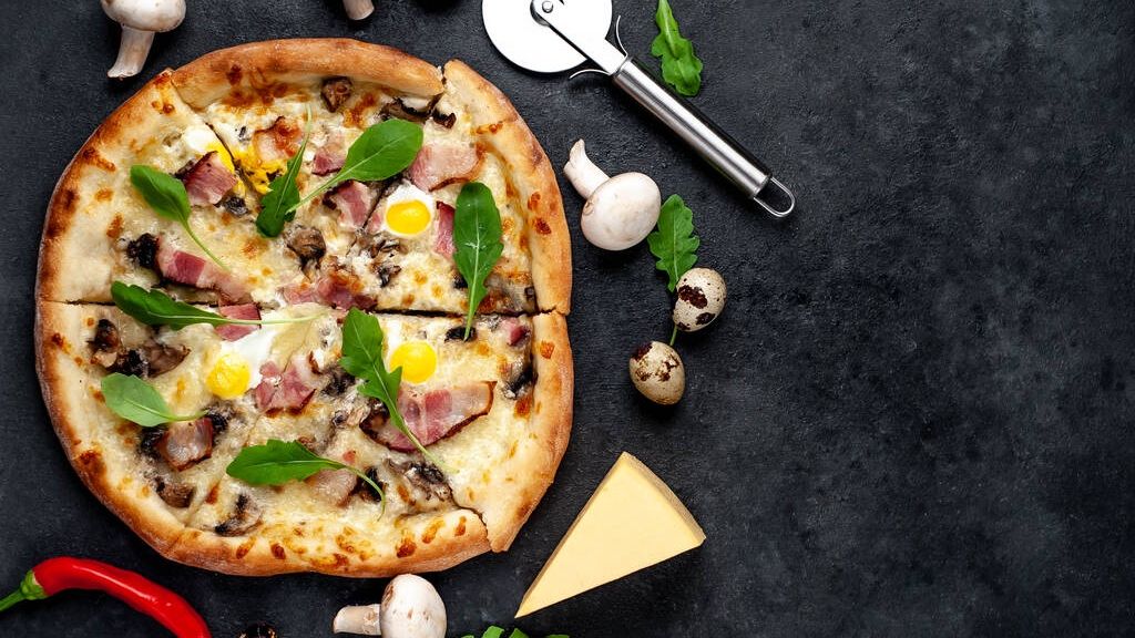 Pizza pieczona na kamieniu