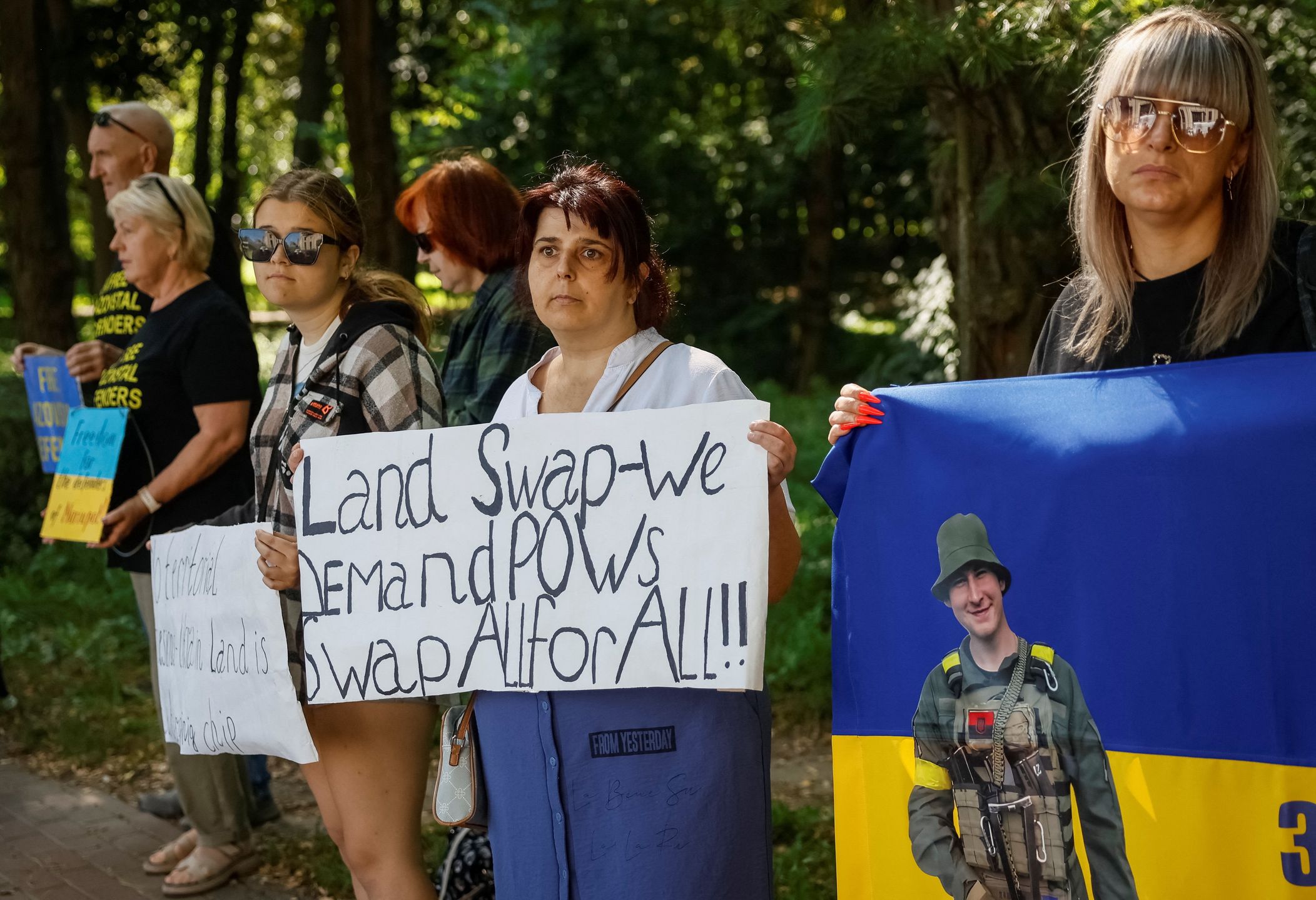 Ukraińcy protestujący przed ambasadą USA w Ukrainie 