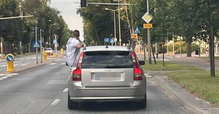 Głupota w czystej postaci. Wygrał zakład, ale stracił prawo jazdy