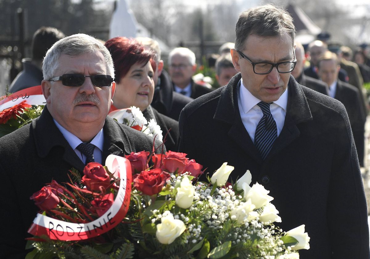 Najwięcej na kwiaty, bo aż 19 929 złotych w ubiegłym roku wydał Kazimierz Gołojuch z PiS (po lewej)