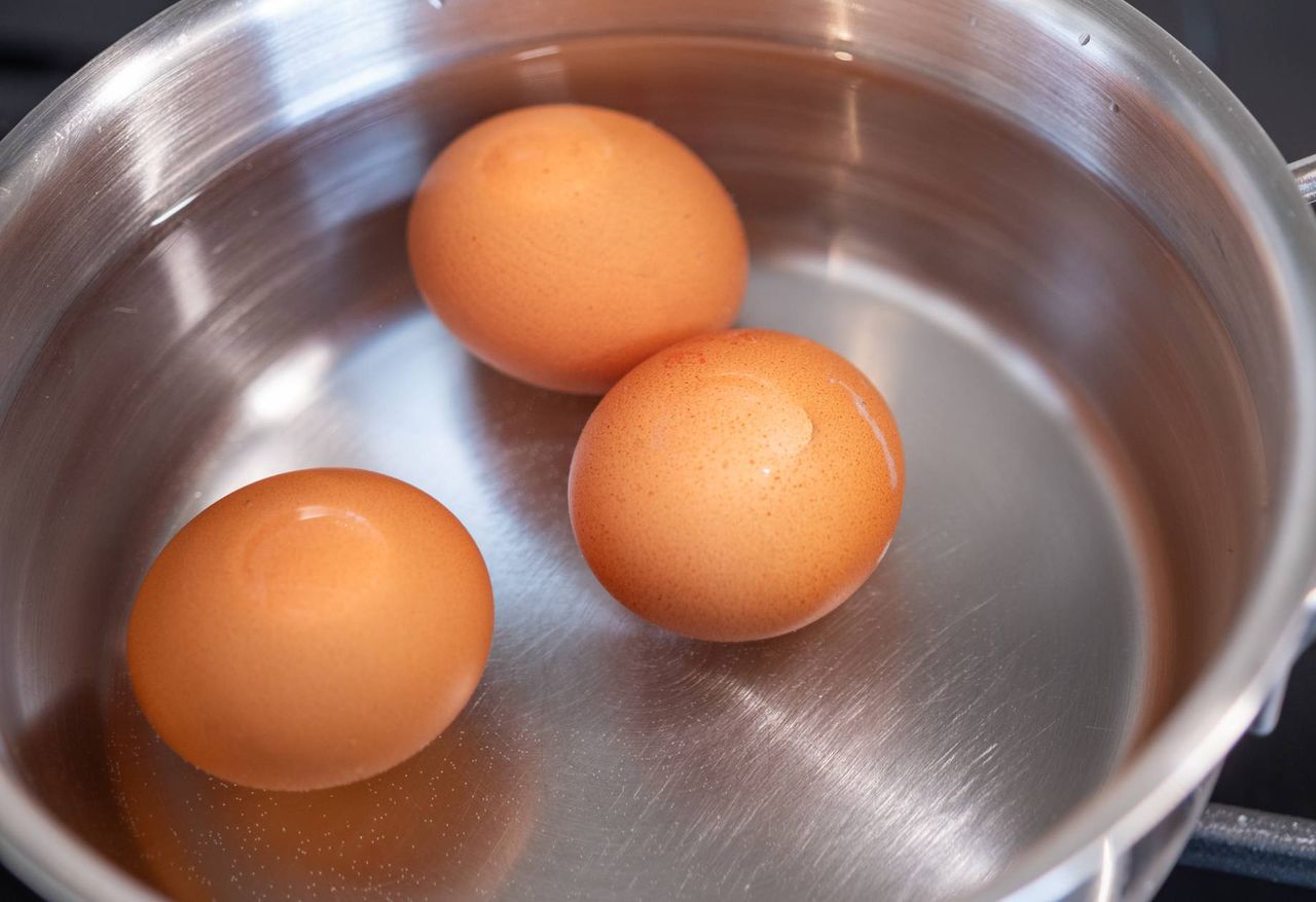 Tego unikaj przy gotowaniu jajek